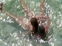 Sex in the water got caught by a voyeur