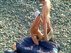 He licks her as a thank you for a blowjob