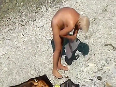 Peeping on a blonde naked woman