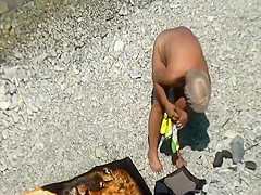 Peeping on a blonde naked woman