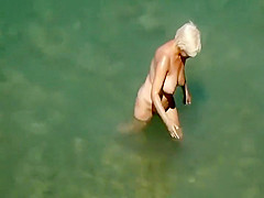 Peeping on a blonde naked woman