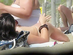 Hot chick changes a tampon