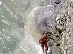 Voyeur stumbled on a beach blowjob