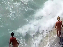 Voyeur stumbled on a beach blowjob