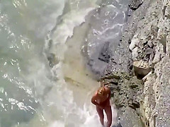 Voyeur stumbled on a beach blowjob