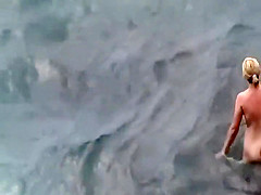 Voyeur stumbled on a beach blowjob