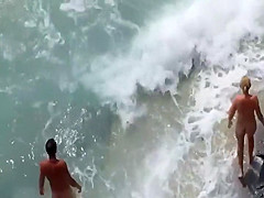 Voyeur stumbled on a beach blowjob