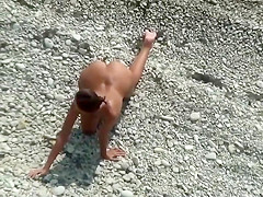 Voyeur noticed a butt plug in her asshole