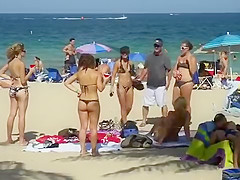 Sideways view of naked pussy mound