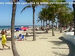 Sideways view of naked pussy mound