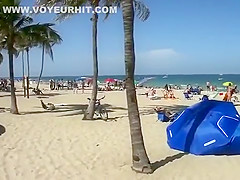 Sideways view of naked pussy mound