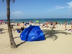 Sideways view of naked pussy mound