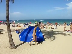 Sideways view of naked pussy mound