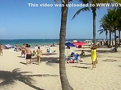 Sideways view of naked pussy mound