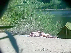 Voyeur zooms on a spontaneous fuck