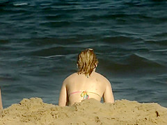Horny guy swims with a naked girl
