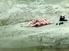 Zooming on a far away dick ride