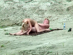 Zooming on a far away dick ride