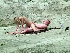 Zooming on a far away dick ride