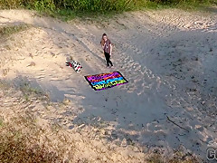 Southbeachcoeds Returns With 19yo Areana Naked And Masturbating On The Beach - SouthBeachCoeds