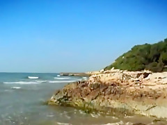 Christina Bella si fa scopare il culo in spiaggia
