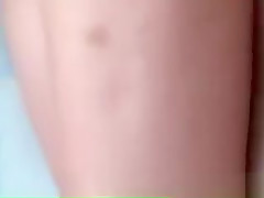 Sexy Brunette Babe Gets Horny Rubbing