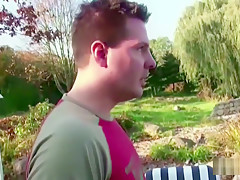 Mutter Und Stief-tochter Ficken Ihren Schulfreund Im Garten