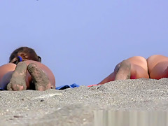 She Like To Be Nude At The Nudist Beach Hidden Camera