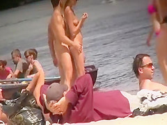 De pau duro na praia nudista pt1