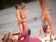 De pau duro na praia nudista pt1