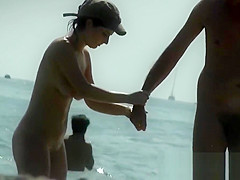 Hot nude girl was easily spied by the beach voyeur hunter