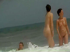 NICE BOOBS ON THE BEACH