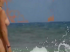 NICE BOOBS ON THE BEACH