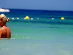 NICE BOOBS ON THE BEACH