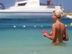 NICE BOOBS ON THE BEACH