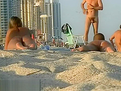 Spy nude cams on the beach get a lot of naked chicks