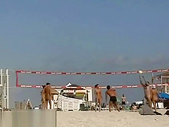 Spy nude cams on the beach get a lot of naked chicks