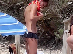 hidden cam of young nude woman on the beach
