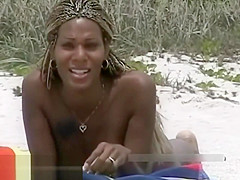 Amateur nudist babes on hidden beach cam