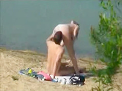 Baise en exterieur devant les voyeurs