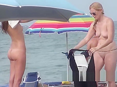 Super Hot Naked Nudist teens Tanning at beach spycam voyeur