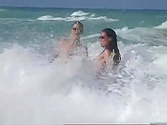 Great asses and tits are on this nude summer beach