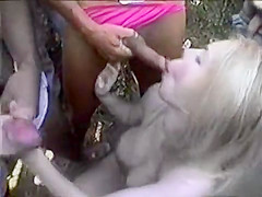 PUBLIC SEX - Kelly - Bukkake on italian beach (4m52sec) American slut wife gets a dozen facials