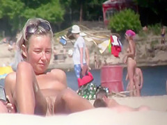 Beach Nude milfs Voyeur HDSpy