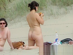 Spying more some nudist at the beach hidden cam video
