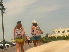 Couple o Teens Leavin' the Beach (Graz 15)
