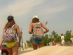 Couple o Teens Leavin' the Beach (Graz 15)