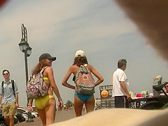 Couple o Teens Leavin' the Beach (Graz 15)