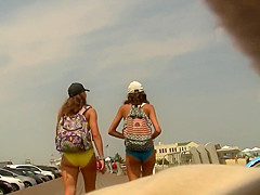 Couple o Teens Leavin' the Beach (Graz 15)
