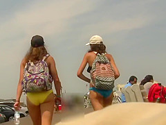 Couple o Teens Leavin' the Beach (Graz 15)